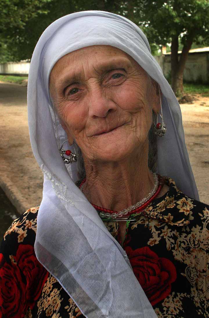 Old_woman_from_Tajikistan
